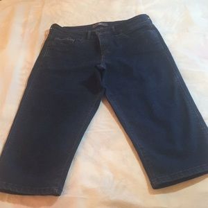 Levi’s Perfectly Slimming Capri Pants